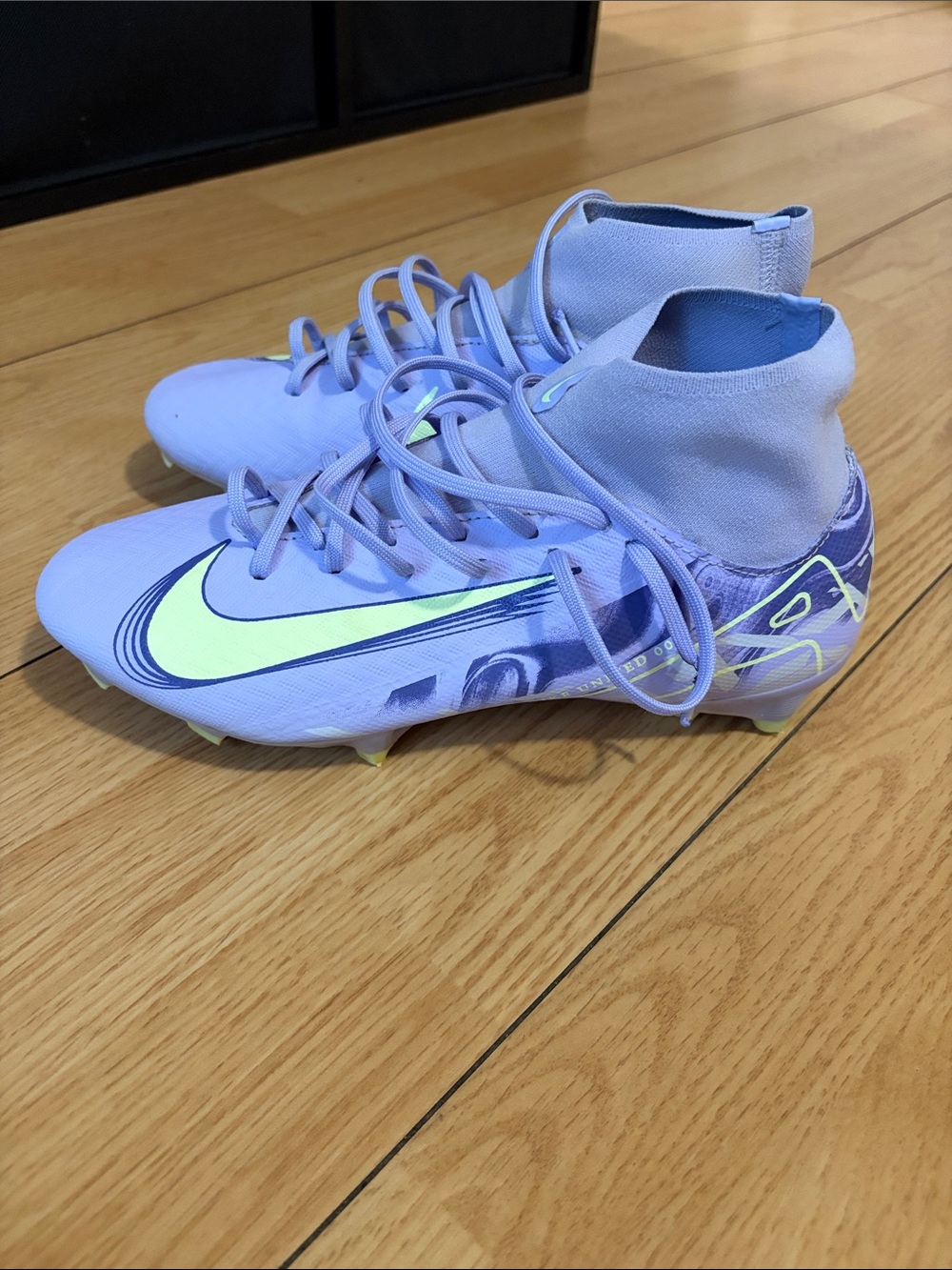 Nike Kids Lavender Soccer Cleats with Neon Yellow Swoosh